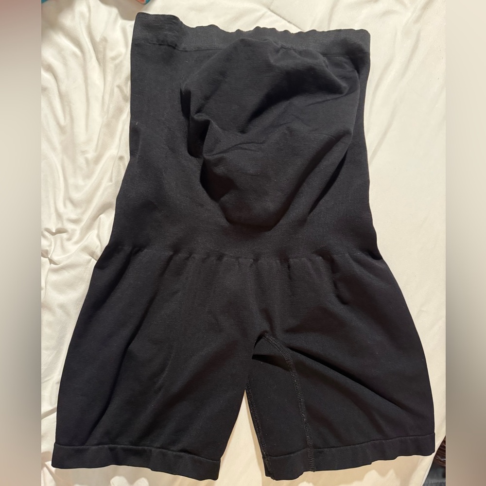 Blanqi pregnancy shorts